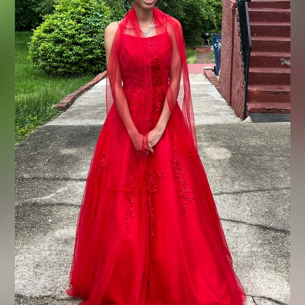 Red floor-length Prom dress